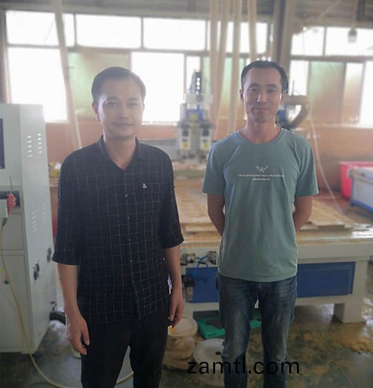 福(fu)建南(nan)平(ping)1325獨(du)立雙頭雙(shuang)工(gong)序(xu)數控鵰刻(ke)機