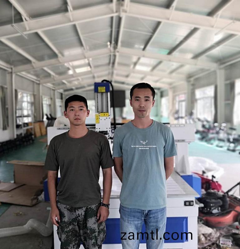 山東濰(wei)坊(fang)1325木(mu)工鵰刻(ke)機(ji)，部(bu)隊(dui)直供