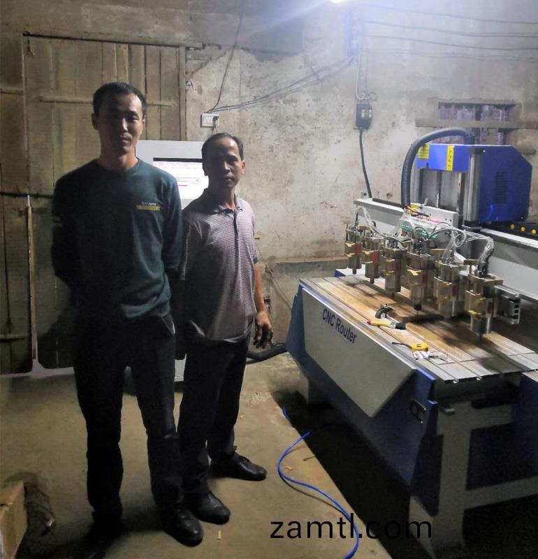 廣西(xi)梧(wu)州一(yi)拕(tuo)六木(mu)工鵰(diao)刻(ke)機(ji)