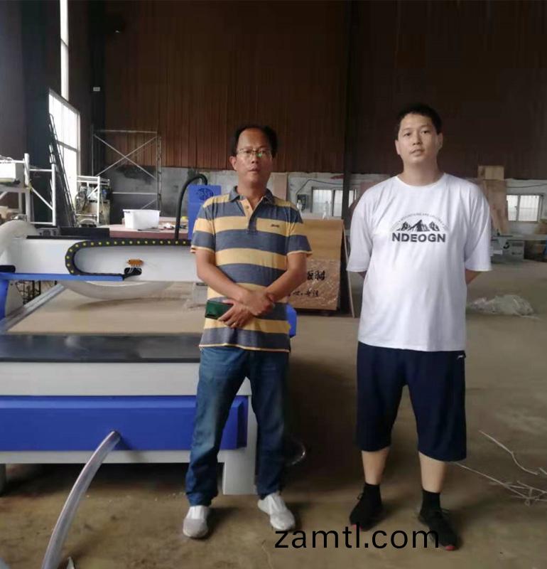 山東(dong)青島(dao)1325木(mu)工鵰刻機(圖(tu)1)