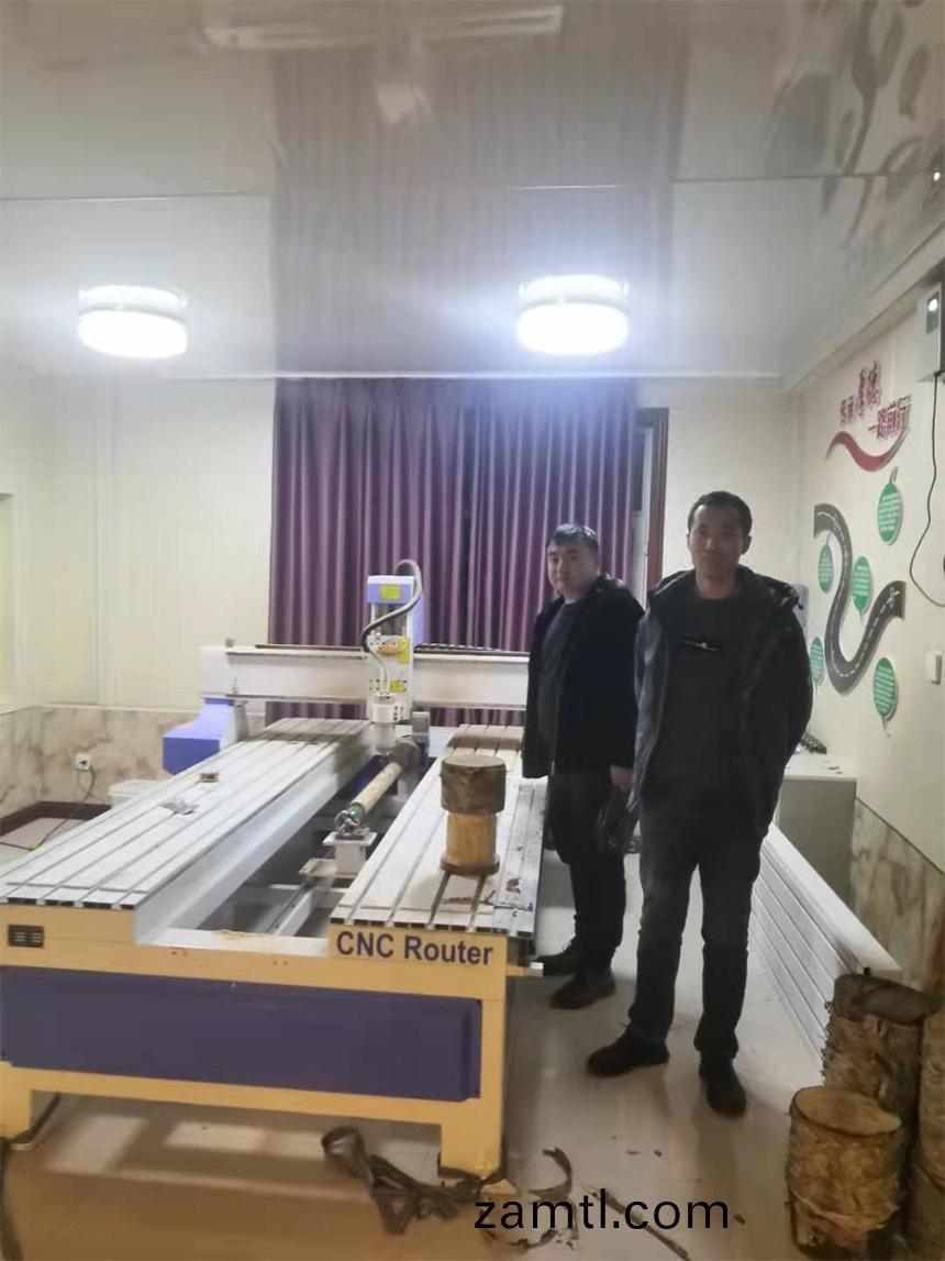 內矇(meng)謼倫(lun)貝(bei)爾(er)1325木(mu)工(gong)鵰(diao)刻機（帶鏇轉軸(zhou)）(圖1)